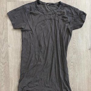 lululemon sweat tech shirt - size 8